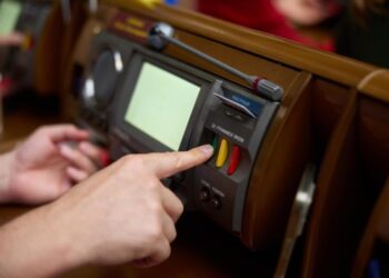 Рада ухвалила у першому читанні законопроєкт “Євросолідарності” про укриття