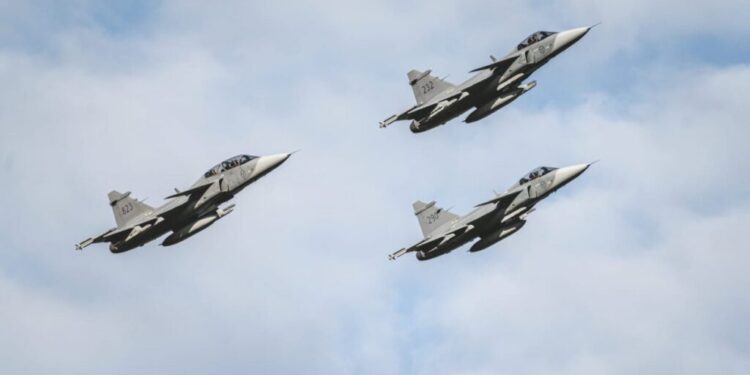 ЄС профінансує закупівлю 16 шведських Gripen для України