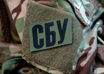 Кийки, побиття і голод: СБУ викрила наглядача колонії, де знущалися з полонених