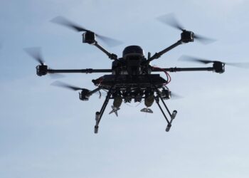 Невідомий дрон помітили біля аеропорту у Німеччині: два літаки змінили маршрут