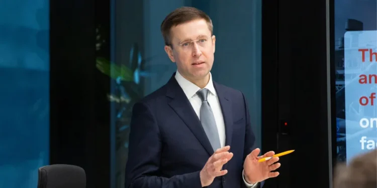 Кабмін відсторонив голову наглядової ради Сенс Банку після оприлюднення матеріалів НАБУ 1 Кабмін відсторонив голову наглядової ради “Сенс Банку” після оприлюднення матеріалів НАБУ