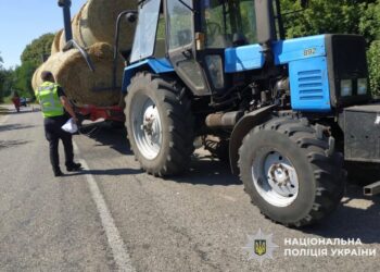 На Київщині п’яний тракторист збив 6-річну дитину: вона померла