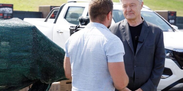 Порошенко передав комплекси Ай-Петрі 33-й штурмовій бригаді 1 Порошенко передав комплекси “Ай-Петрі” 33-й штурмовій бригаді