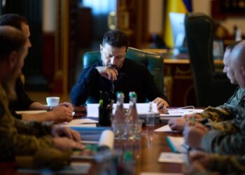 Зеленський анонсував кадрові зміни у війську: деталі 3 Зеленський анонсував кадрові зміни у війську: деталі