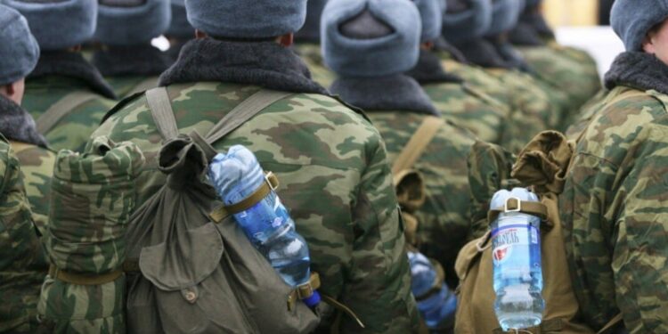Росіяни тікають за кордон через підготовку Кремля до мобілізації: з країни виїхали понад 113 тисяч людей