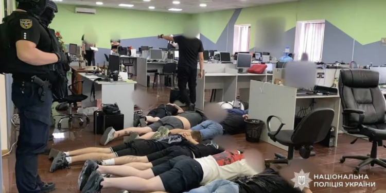 СБУ та Нацполіція викрили 94 шахрайські кол-центри: вилучено понад $2 млн і елітні авто 1 СБУ та Нацполіція викрили 94 шахрайські кол-центри: вилучено понад $2 млн і елітні авто