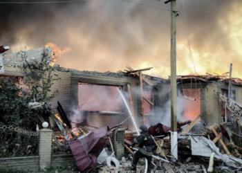 Росіяни вдарили по будинку на Сумщині: загинули 9-річний хлопчик та його мама