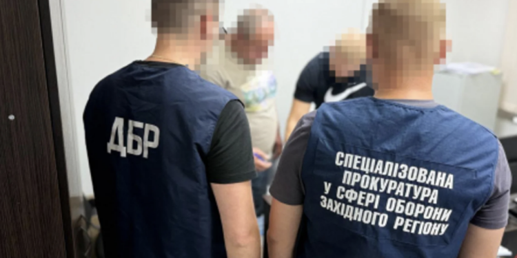 На Прикарпатті офіцер ТЦК у стані сп’яніння побив підлеглого: військовому знадобилася операція