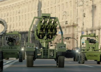 На Хрещатику показали українських роботів: у Києві відбувся “парад нового покоління”