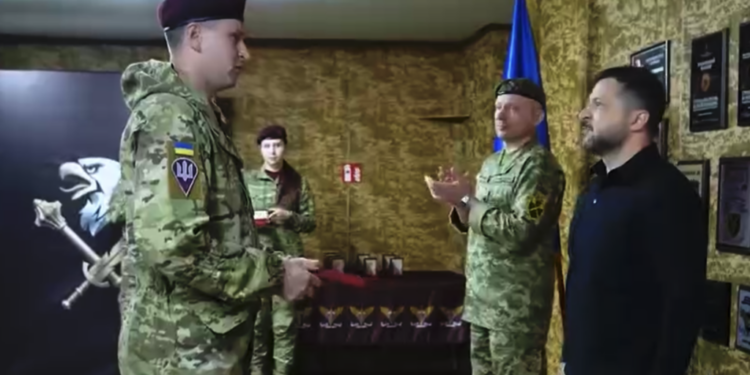 Зеленський та Драпатий відвідали Олександрівський напрямок і обговорили із військовими потреби бригади