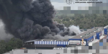 Російські війська атакували “Епіцентр” у Запоріжжі