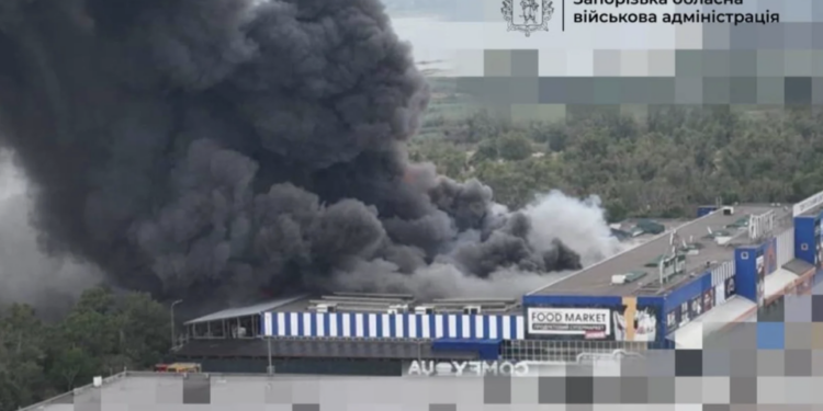 Російські війська атакували Епіцентр у Запоріжжі 1 Російські війська атакували “Епіцентр” у Запоріжжі