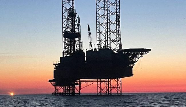 Бійці ВМС уразили російські об’єкти на буровій установці “Сиваш” у Чорному морі