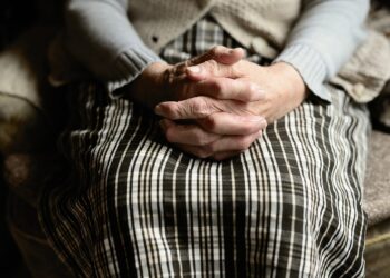 Частина українських жінок не зможе вийти на пенсію у 60 років: у чому причина