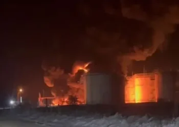 Українські дрони знову вдарили по Омському НПЗ: наслідки атаки