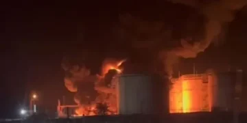 Українські дрони знову вдарили по Омському НПЗ: наслідки атаки