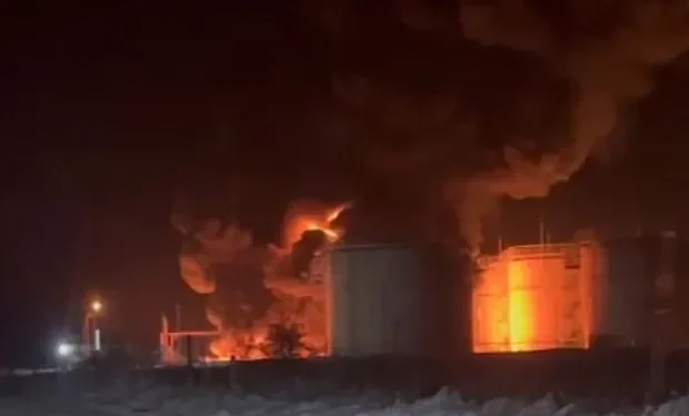 Українські дрони знову вдарили по Омському НПЗ: наслідки атаки 1 Українські дрони знову вдарили по Омському НПЗ: наслідки атаки