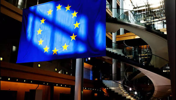 Україна отримає ще 8,3 мільярди євро від ЄС: але є умови 1 Україна отримає ще 8,3 мільярди євро від ЄС: але є умови