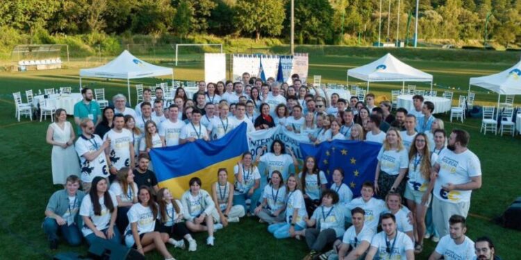 Захищають те, у що вірять – Порошенко привітав українську молодь із міжнародним святом 1 Захищають те, у що вірять – Порошенко привітав українську молодь із міжнародним святом
