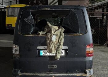 Побили військових і розтрощили авто ТЦК: у Луцьку сталася масова сутичка