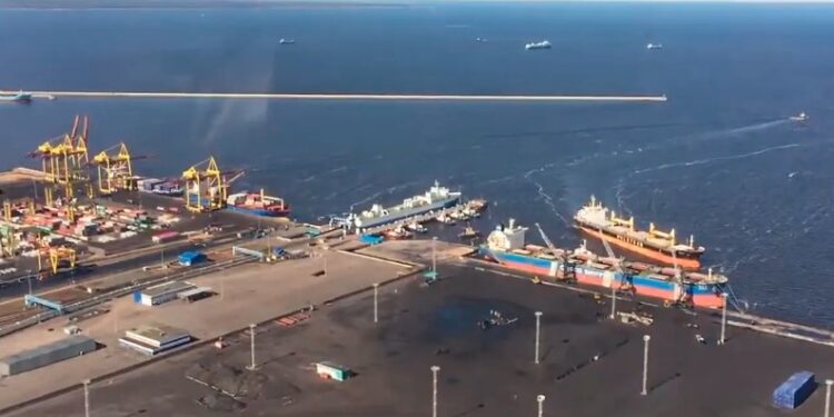 Дрони атакували Ленінградську область: під ударом опинився порт Усть-Луга 1 Дрони атакували Ленінградську область: під ударом опинився порт Усть-Луга