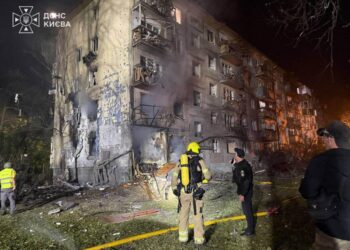 Київ пережив масований обстріл балістикою: що відомо про наслідки