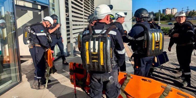 Росія два рази поспіль атакувала торговий центр у Кривому Розі: пять людей загинули, 91 постраждалий 1 Росія два рази поспіль атакувала торговий центр у Кривому Розі: п’ять людей загинули, 91 постраждалий