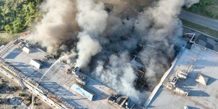 Удар по торговому центру у Кривому Розі: кількість загиблих зросла до 15, а постраждалих до 130