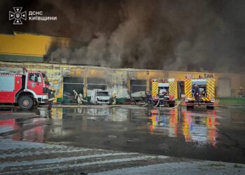 Росіяни атакували склад “Розетки” на Київщині: є загиблий і поранені