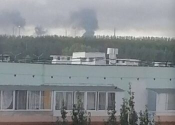 У Татарстані дрони атакували Нижньокамський НПЗ, на місці ударів зайнялась пожежа