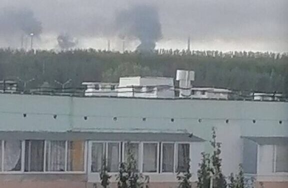 У Татарстані дрони атакували Нижньокамський НПЗ, на місці ударів зайнялась пожежа 1 У Татарстані дрони атакували Нижньокамський НПЗ, на місці ударів зайнялась пожежа