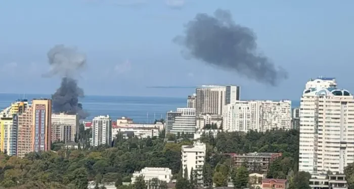 Москва в диму, у Сочі атакували порт: РФ накрила хвиля дронів 1 Москва в диму, у Сочі атакували порт: РФ накрила хвиля дронів