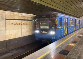 Громадський транспорт Києва змінить роботу під час повітряних тривог: що передбачають нові правила