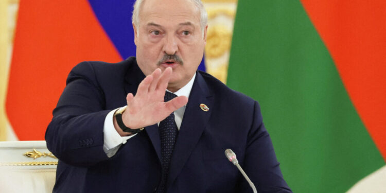 Лукашенко помилував 15 засуджених у Білорусі, серед них політвʼязні 1 Лукашенко помилував 15 засуджених у Білорусі, серед них політвʼязні