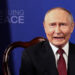 Путін похвалився “рекордною” явкою на виборах, але журналісти знайшли мільйони підозрілих голосів