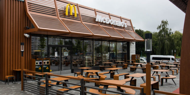 У McDonalds попередили про перебої з меню в Україні: деякі позиції можуть зникати 1 У McDonald’s попередили про перебої з меню в Україні: деякі позиції можуть зникати
