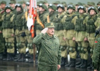 Лукашенко влаштував перевірку білоруської армії та заявив, що готується до “будь-якої війни”
