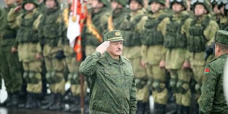 Лукашенко влаштував перевірку білоруської армії та заявив, що готується до будь-якої війни 1 Лукашенко влаштував перевірку білоруської армії та заявив, що готується до “будь-якої війни”