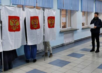 Росія почала дострокові вибори на окупованій Донеччині: до жителів їздять озброєні силовики 5 Росія почала дострокові “вибори” на окупованій Донеччині: до жителів їздять озброєні силовики