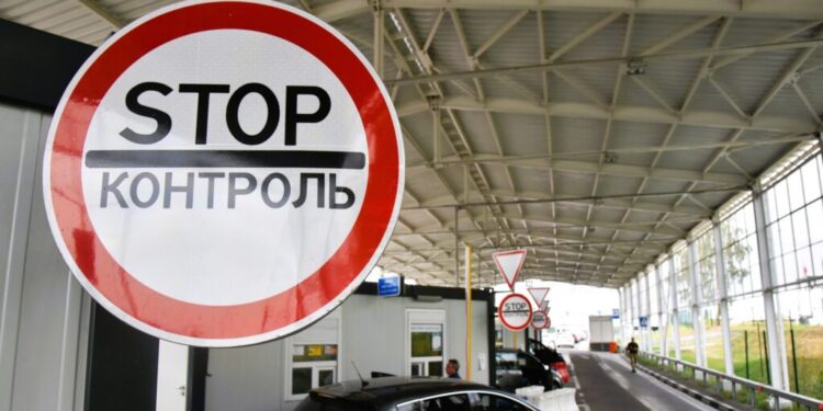 Польща привела у підвищену готовність шість пунктів пропуску з Україною