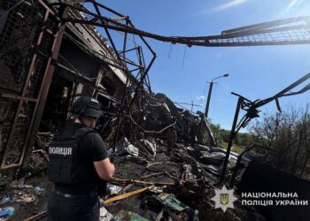 Росія атакувала “Нову пошту” у Дніпрі: є загиблий та поранені
