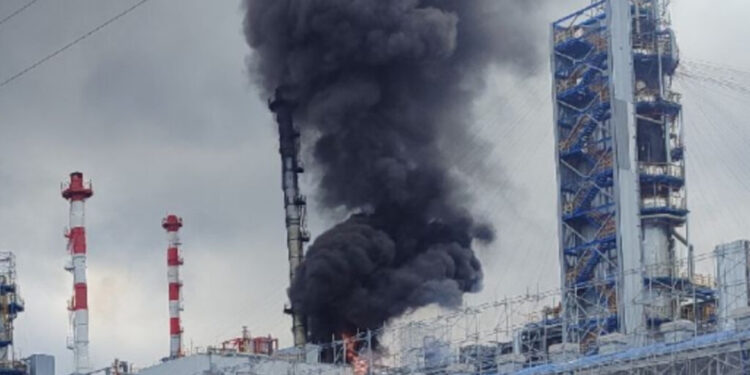 Московський НПЗ повністю зупинив перероблювання нафти після атаки українських дронів – ЗМІ 1 Московський НПЗ повністю зупинив перероблювання нафти після атаки українських дронів – ЗМІ