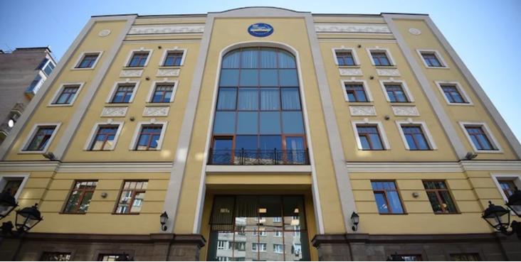 Росіяни вдарили по будівлі Вищої ради правосуддя у Києві: багато постраждалих 1 Росіяни вдарили по будівлі Вищої ради правосуддя у Києві: багато постраждалих