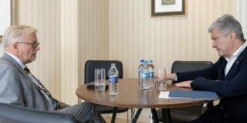 Петро Порошенко на зустрічі з євродепутатом Міхаелем Ґалером закликав збільшити фінансову допомогу Україні від ЄС