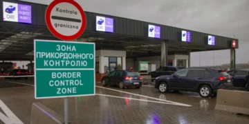 Пункти пропуску зупинятимуть роботу під час загрози ударів РФ – ДПСУ