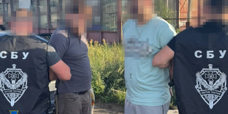 До 25 тисяч доларів за уникнення мобілізації: СБУ викрила шість схем в різних регіонах 1 До 25 тисяч доларів за уникнення мобілізації: СБУ викрила шість схем в різних регіонах