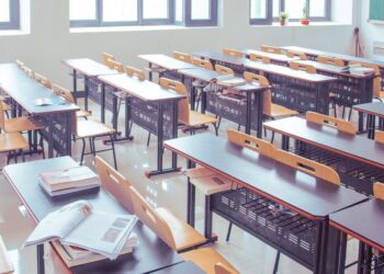 В Україні з 1 вересня зростуть зарплати вчителів та академічні стипендії: що треба знати