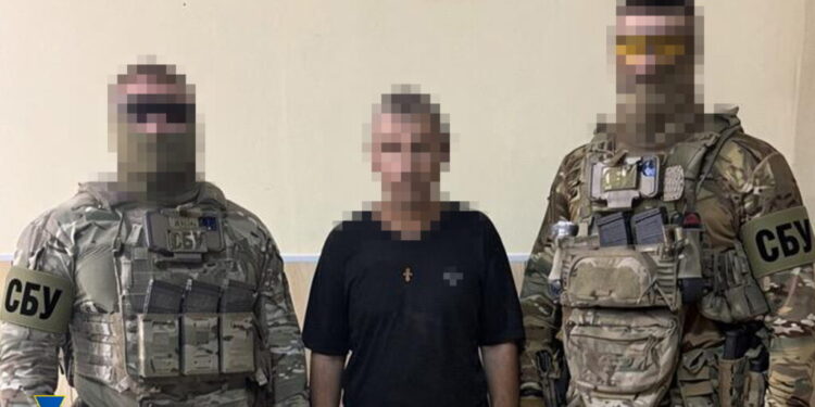 Наводив КАБи та дрони на Словянському напрямку: СБУ затримала агента ГРУ 1 Наводив КАБи та дрони на Слов’янському напрямку: СБУ затримала агента ГРУ