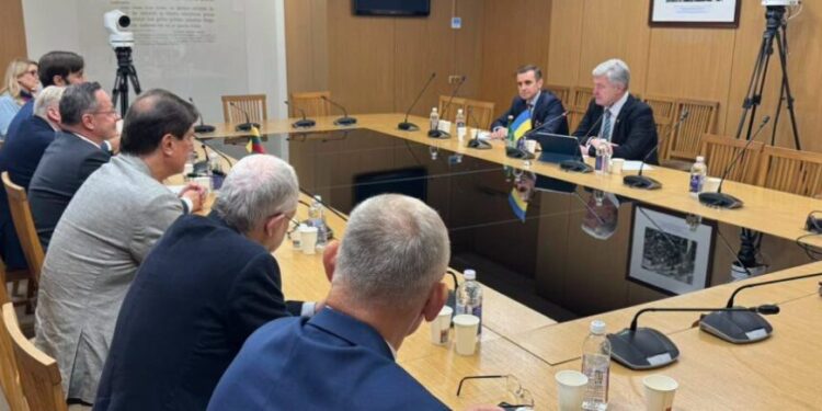 Порошенко зустрівся з Групою дружби з Україною у литовському Сеймі 1 Порошенко зустрівся з Групою дружби з Україною у литовському Сеймі