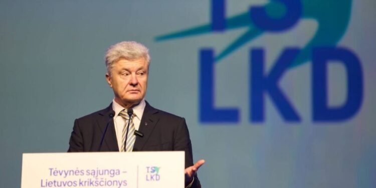 Порошенко у Вільнюсі порівняв повітряний терор Росії із оточенням Києва у 2022 році 1 Порошенко у Вільнюсі порівняв повітряний терор Росії із оточенням Києва у 2022 році